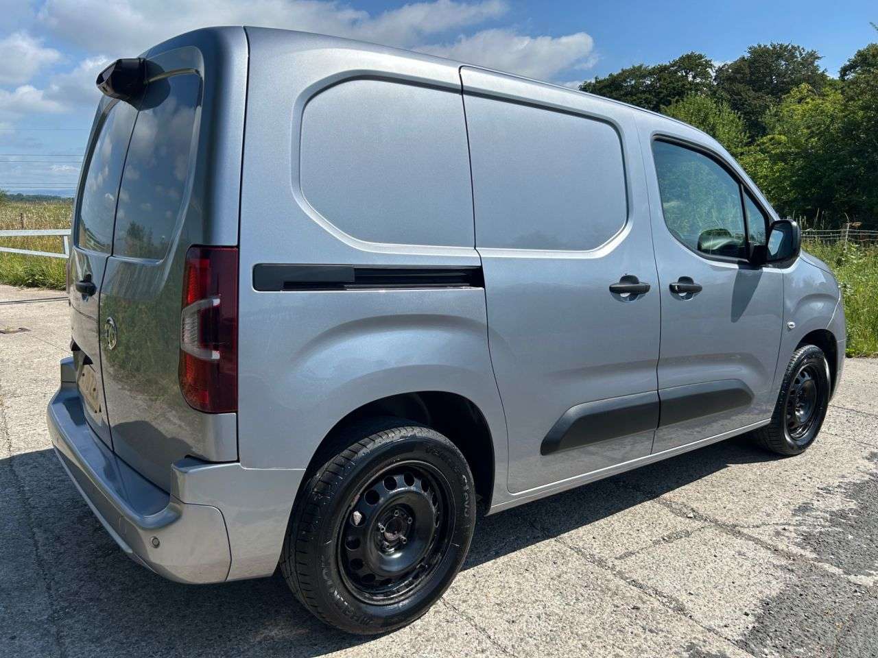 A 2020 VAUXHALL COMBO 1.5 Turbo D 2000 Sportive Panel Van 4dr Diesel Manual L1 H1 Euro 6 (s/s) (1 A 2020 VAUXHALL COMBO 1.5 Turbo D 2000 Sportive Panel Van 4dr Diesel Manual L1 H1 Euro 6 (s/s) (1