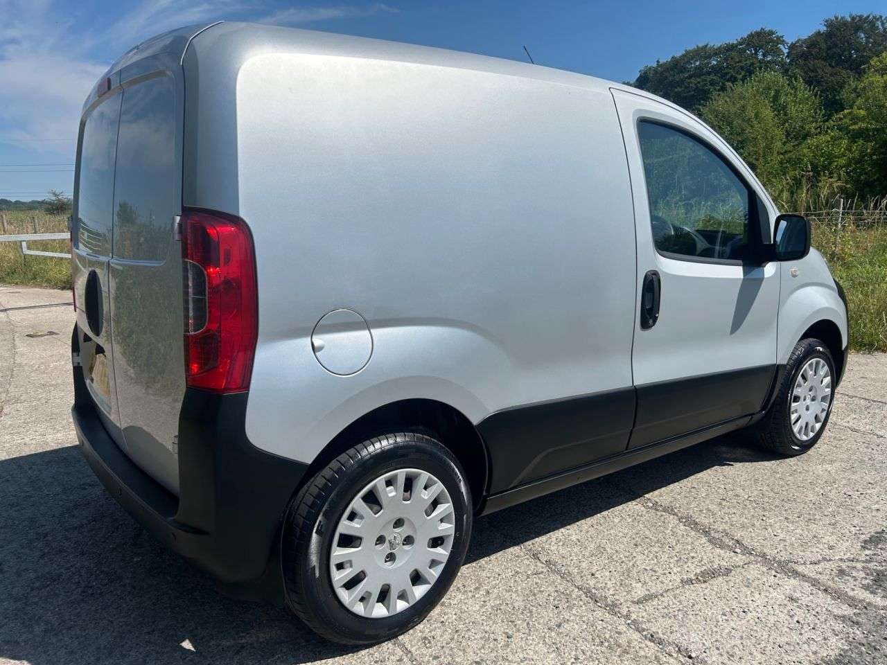 A 2017 PEUGEOT BIPPER 1.3 HDi Professional Panel Van 3dr Diesel Manual FWD L1 H1 ATV (115 g/km, 8 A 2017 PEUGEOT BIPPER 1.3 HDi Professional Panel Van 3dr Diesel Manual FWD L1 H1 ATV (115 g/km, 8