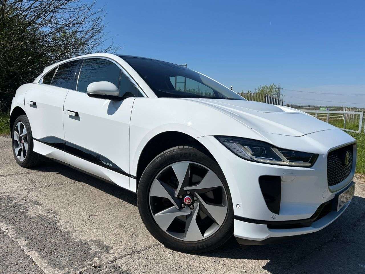 A 2020 JAGUAR I-PACE 400 90kWh SE SUV 5dr Electric Auto 4WD (400 ps) A 2020 JAGUAR I-PACE 400 90kWh SE SUV 5dr Electric Auto 4WD (400 ps)