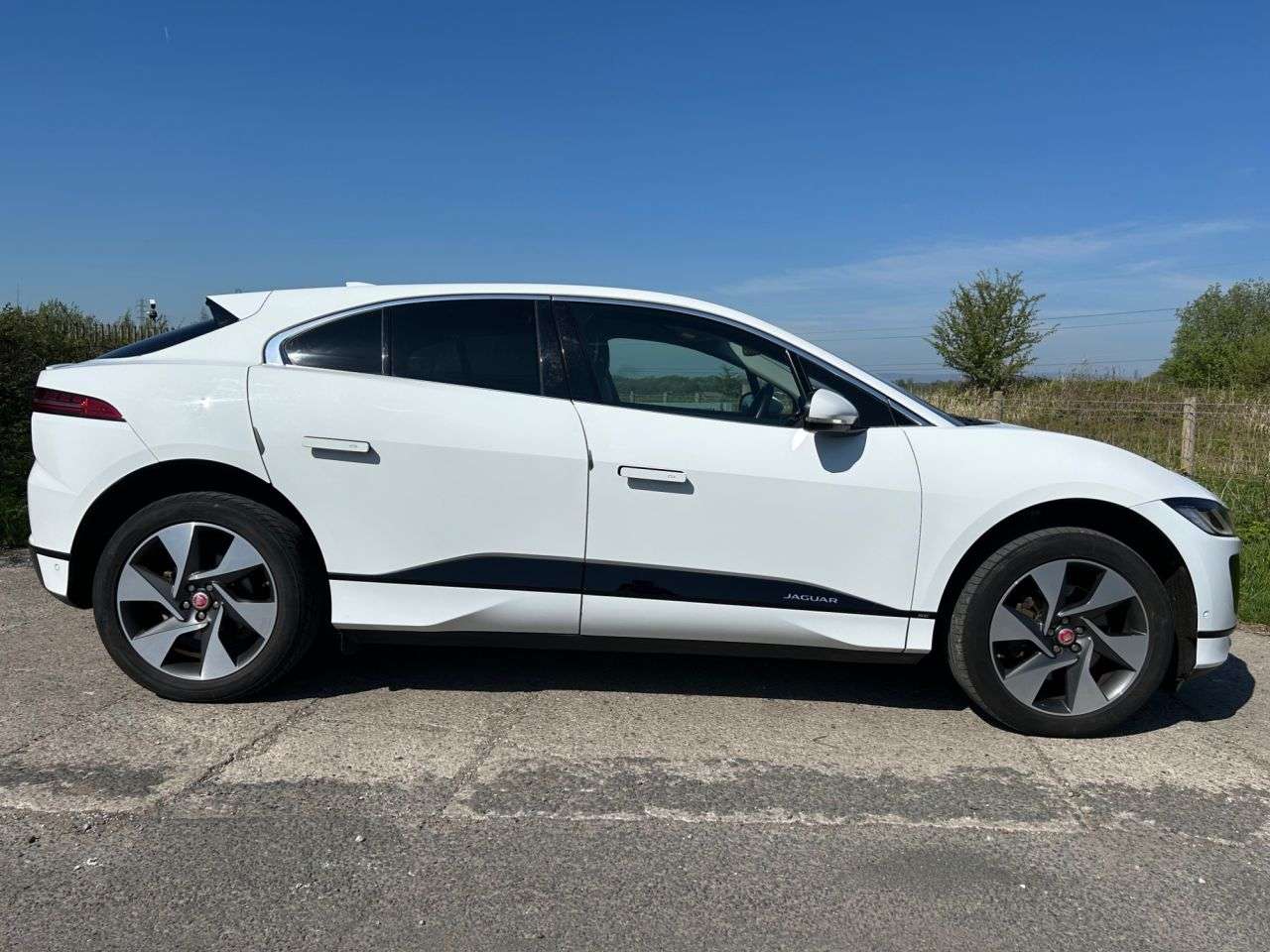 A 2020 JAGUAR I-PACE 400 90kWh SE SUV 5dr Electric Auto 4WD (400 ps) A 2020 JAGUAR I-PACE 400 90kWh SE SUV 5dr Electric Auto 4WD (400 ps)