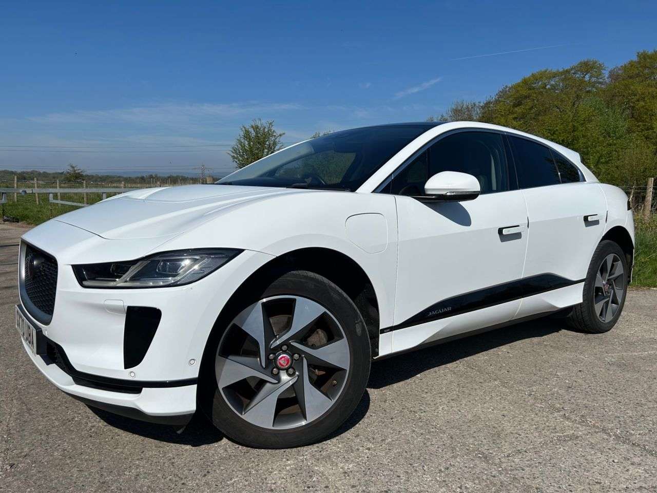 A 2020 JAGUAR I-PACE 400 90kWh SE SUV 5dr Electric Auto 4WD (400 ps) A 2020 JAGUAR I-PACE 400 90kWh SE SUV 5dr Electric Auto 4WD (400 ps)
