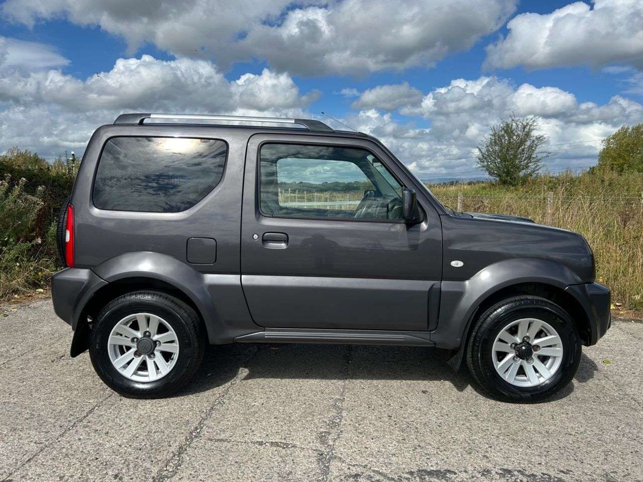 A 2013 SUZUKI JIMNY 1.3 VVT SZ4 SUV 3dr Petrol Auto 4WD Euro 5 (85 ps) A 2013 SUZUKI JIMNY 1.3 VVT SZ4 SUV 3dr Petrol Auto 4WD Euro 5 (85 ps)