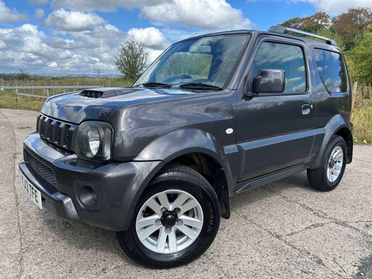 A 2013 SUZUKI JIMNY 1.3 VVT SZ4 SUV 3dr Petrol Auto 4WD Euro 5 (85 ps) A 2013 SUZUKI JIMNY 1.3 VVT SZ4 SUV 3dr Petrol Auto 4WD Euro 5 (85 ps)