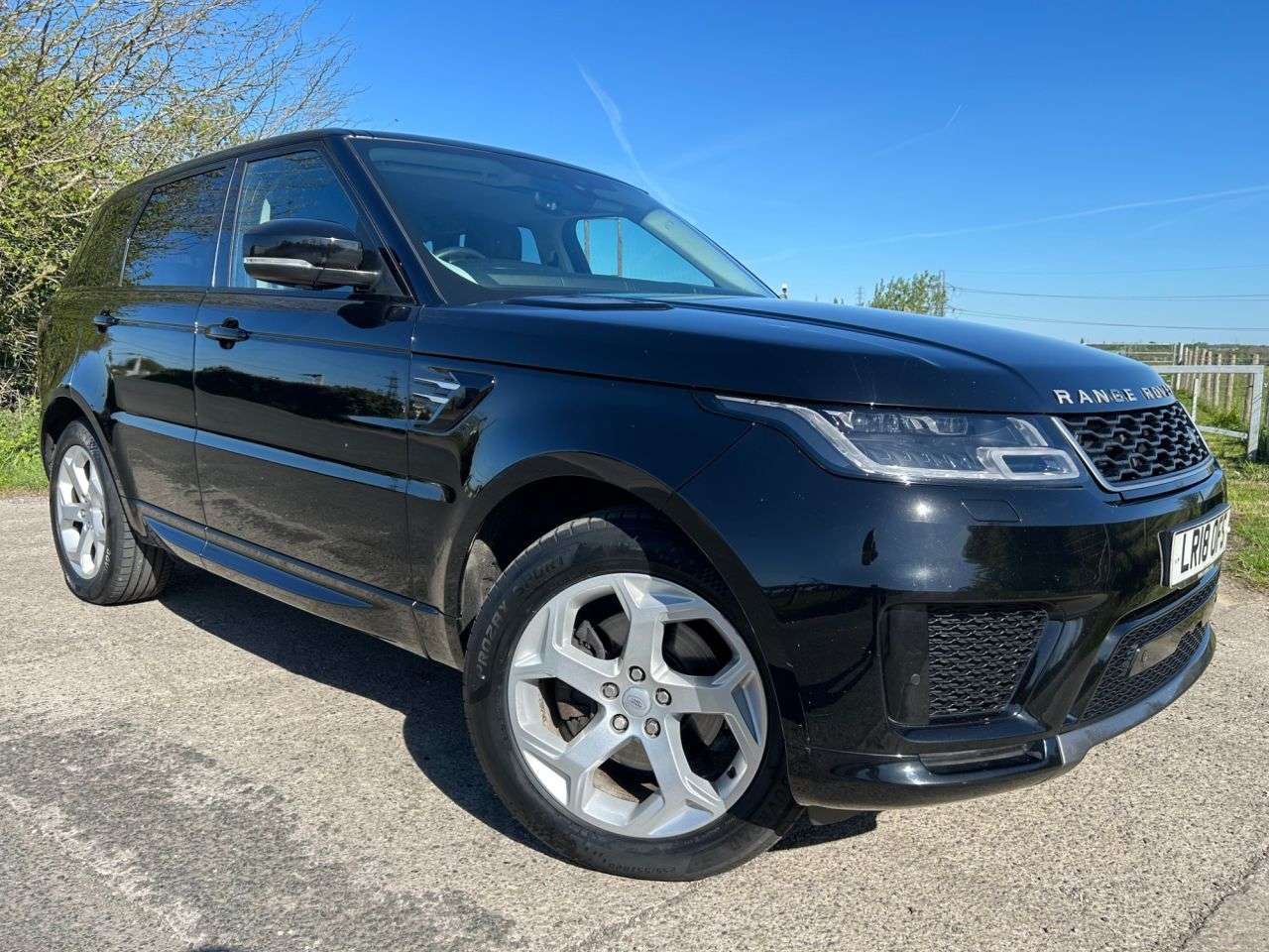 A 2018 LAND ROVER RANGE ROVER SPORT 2.0 SD4 HSE SUV 5dr Diesel Auto 4WD Euro 6 (s/s) (240 ps) A 2018 LAND ROVER RANGE ROVER SPORT 2.0 SD4 HSE SUV 5dr Diesel Auto 4WD Euro 6 (s/s) (240 ps)