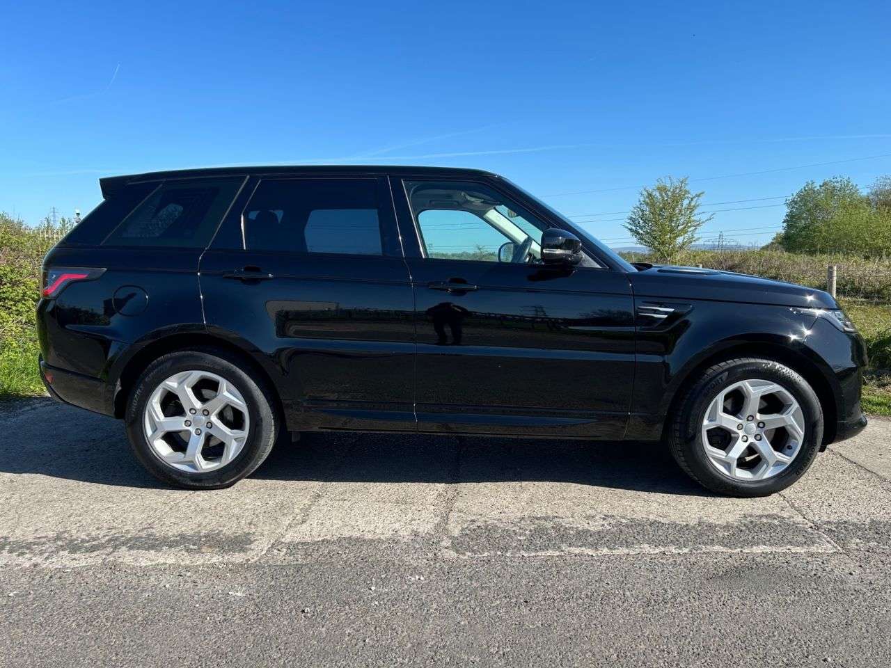 A 2018 LAND ROVER RANGE ROVER SPORT 2.0 SD4 HSE SUV 5dr Diesel Auto 4WD Euro 6 (s/s) (240 ps) A 2018 LAND ROVER RANGE ROVER SPORT 2.0 SD4 HSE SUV 5dr Diesel Auto 4WD Euro 6 (s/s) (240 ps)