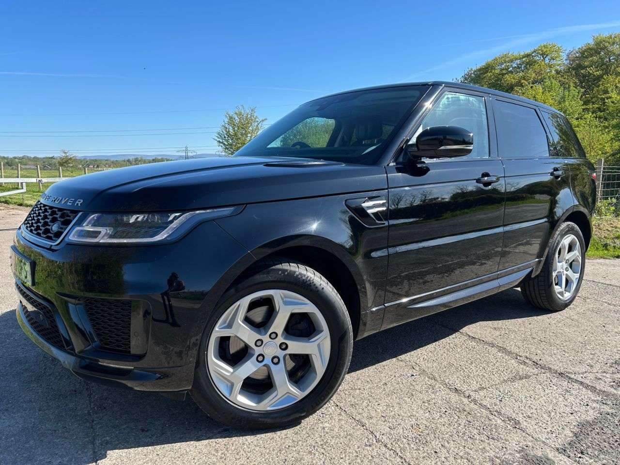 A 2018 LAND ROVER RANGE ROVER SPORT 2.0 SD4 HSE SUV 5dr Diesel Auto 4WD Euro 6 (s/s) (240 ps) A 2018 LAND ROVER RANGE ROVER SPORT 2.0 SD4 HSE SUV 5dr Diesel Auto 4WD Euro 6 (s/s) (240 ps)