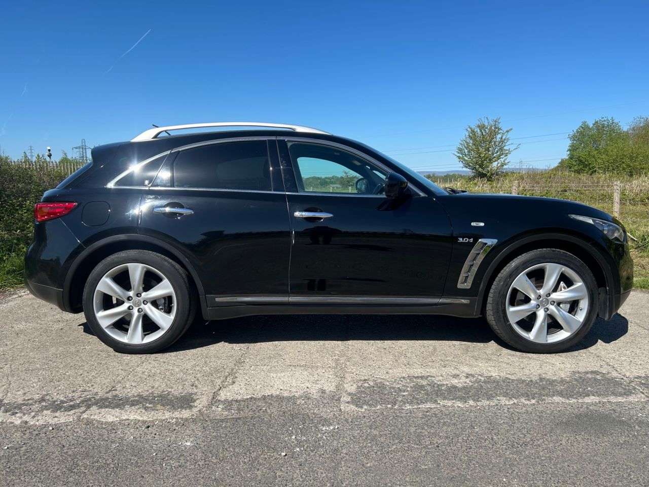 A 2015 INFINITI QX70 3.0d V6 S Premium SUV 5dr Diesel Auto 4WD Euro 5 (238 ps) A 2015 INFINITI QX70 3.0d V6 S Premium SUV 5dr Diesel Auto 4WD Euro 5 (238 ps)