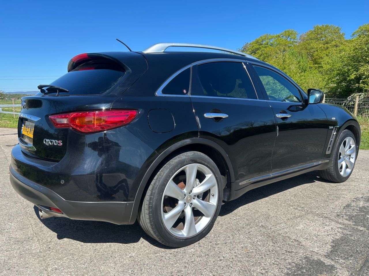 A 2015 INFINITI QX70 3.0d V6 S Premium SUV 5dr Diesel Auto 4WD Euro 5 (238 ps) A 2015 INFINITI QX70 3.0d V6 S Premium SUV 5dr Diesel Auto 4WD Euro 5 (238 ps)