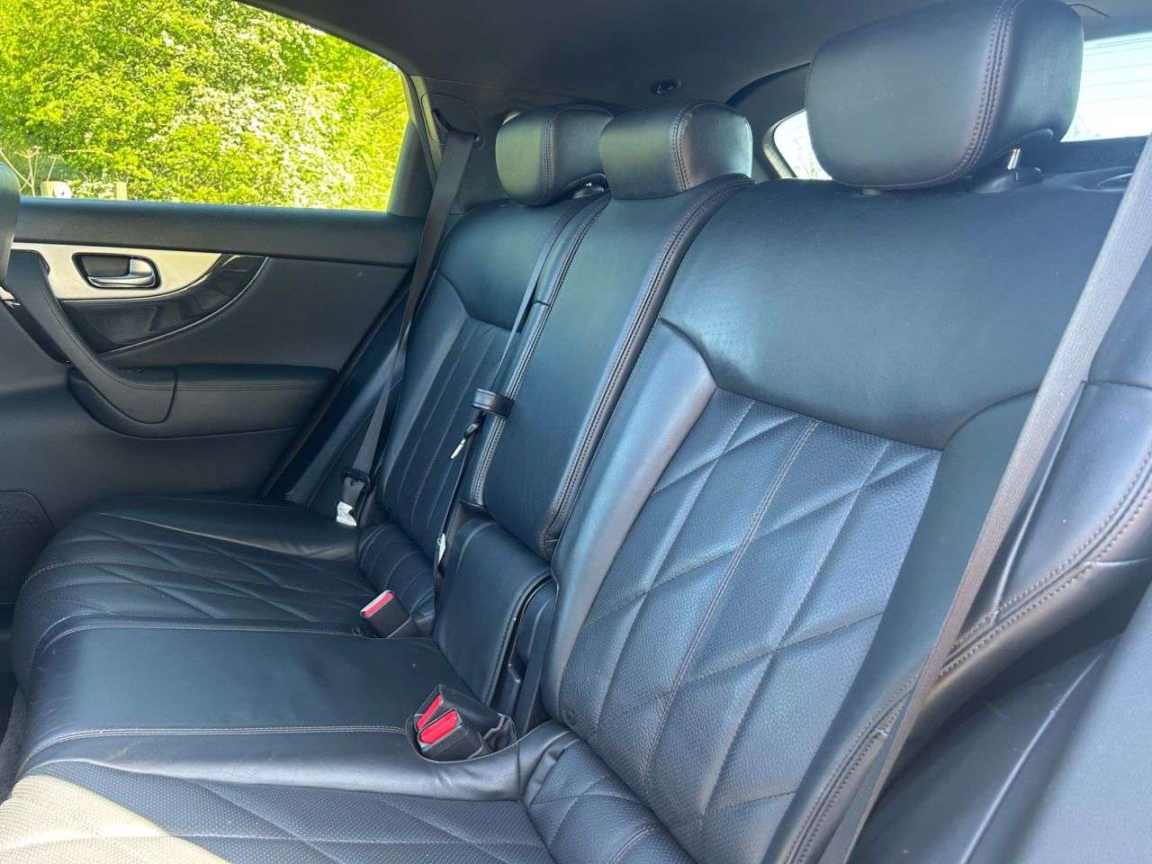 2015 INFINITI QX70 2015 INFINITI QX70