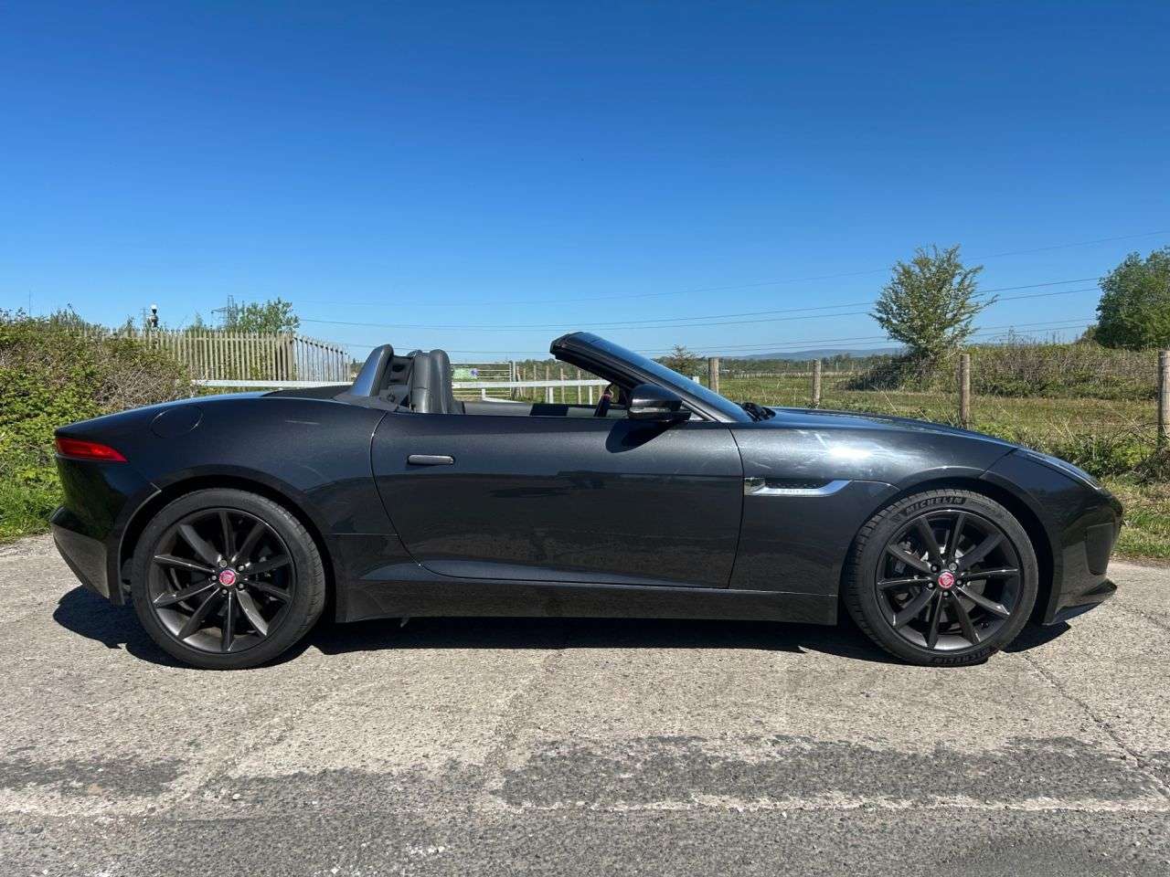 A 2013 JAGUAR F-TYPE 3.0 V6 Convertible 2dr Petrol Auto Euro 5 (s/s) (340 ps) A 2013 JAGUAR F-TYPE 3.0 V6 Convertible 2dr Petrol Auto Euro 5 (s/s) (340 ps)
