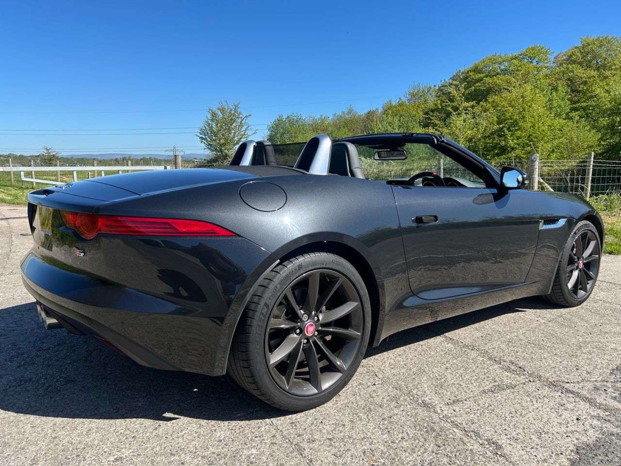 A 2013 JAGUAR F-TYPE 3.0 V6 Convertible 2dr Petrol Auto Euro 5 (s/s) (340 ps) A 2013 JAGUAR F-TYPE 3.0 V6 Convertible 2dr Petrol Auto Euro 5 (s/s) (340 ps)