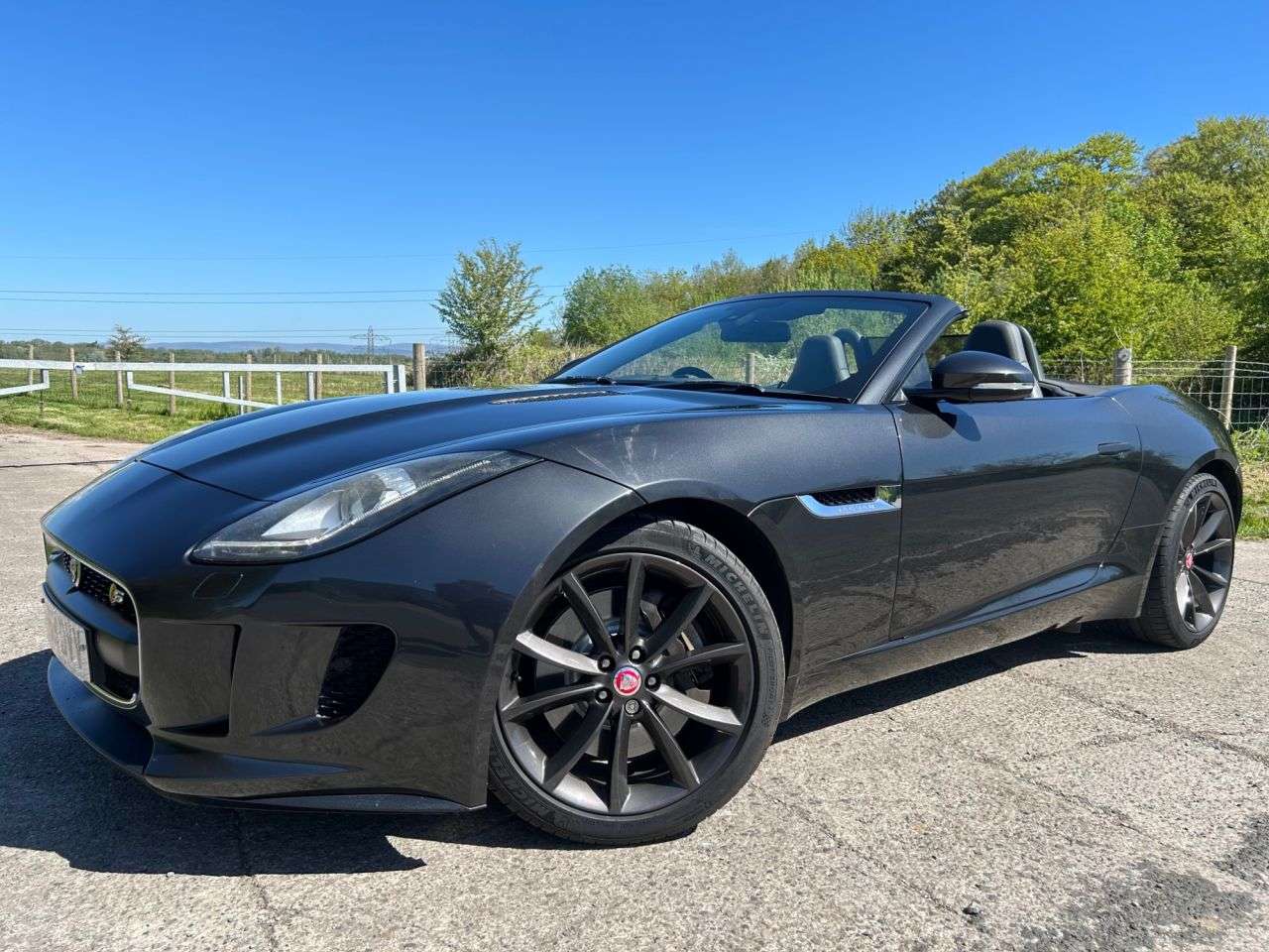 A 2013 JAGUAR F-TYPE 3.0 V6 Convertible 2dr Petrol Auto Euro 5 (s/s) (340 ps) A 2013 JAGUAR F-TYPE 3.0 V6 Convertible 2dr Petrol Auto Euro 5 (s/s) (340 ps)