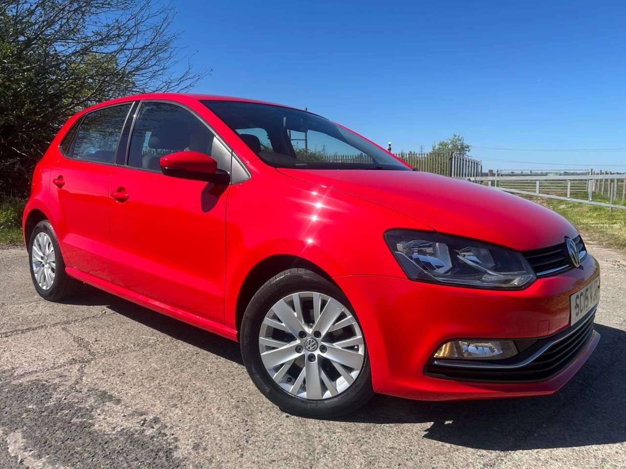 A 2015 VOLKSWAGEN POLO 1.0 BlueMotion Tech SE Hatchback 5dr Petrol Manual Euro 6 (s/s) (60 ps) A 2015 VOLKSWAGEN POLO 1.0 BlueMotion Tech SE Hatchback 5dr Petrol Manual Euro 6 (s/s) (60 ps)