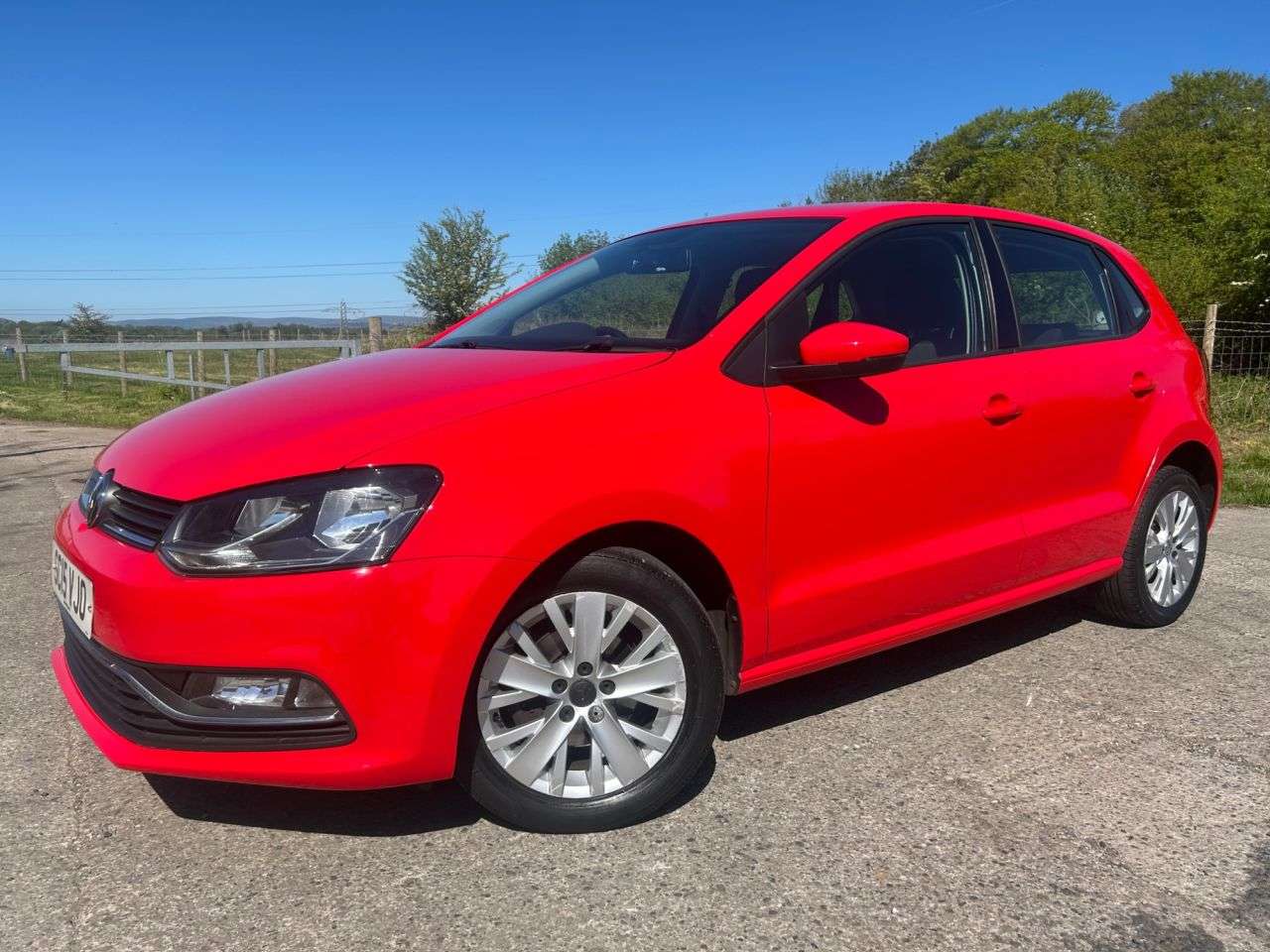 A 2015 VOLKSWAGEN POLO 1.0 BlueMotion Tech SE Hatchback 5dr Petrol Manual Euro 6 (s/s) (60 ps) A 2015 VOLKSWAGEN POLO 1.0 BlueMotion Tech SE Hatchback 5dr Petrol Manual Euro 6 (s/s) (60 ps)