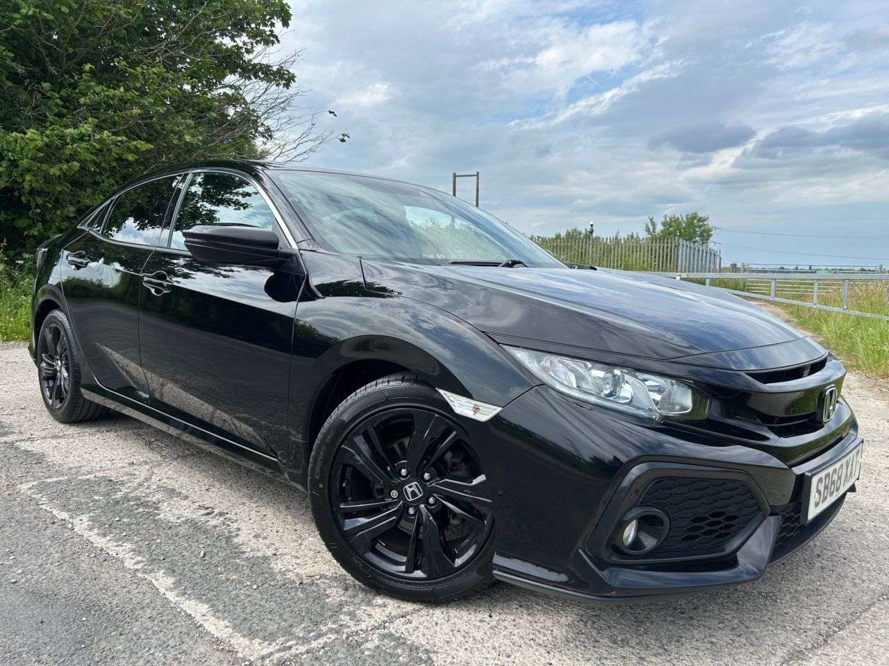 A 2019 HONDA CIVIC 1.0 VTEC Turbo SR Hatchback 5dr Petrol Manual Euro 6 (s/s) (126 ps) A 2019 HONDA CIVIC 1.0 VTEC Turbo SR Hatchback 5dr Petrol Manual Euro 6 (s/s) (126 ps)