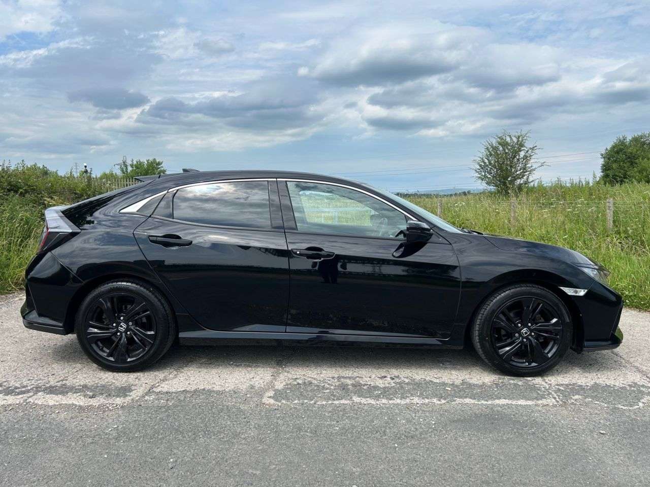 A 2019 HONDA CIVIC 1.0 VTEC Turbo SR Hatchback 5dr Petrol Manual Euro 6 (s/s) (126 ps) A 2019 HONDA CIVIC 1.0 VTEC Turbo SR Hatchback 5dr Petrol Manual Euro 6 (s/s) (126 ps)