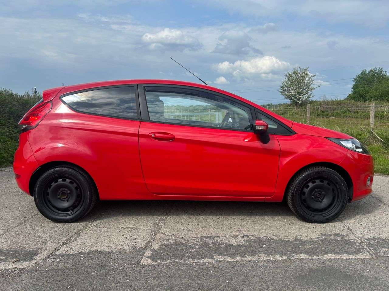 A 2011 FORD FIESTA 1.25 Edge Hatchback 3dr Petrol Manual (127 g/km, 59 bhp) LOW INSURANCE GROU A 2011 FORD FIESTA 1.25 Edge Hatchback 3dr Petrol Manual (127 g/km, 59 bhp) LOW INSURANCE GROU