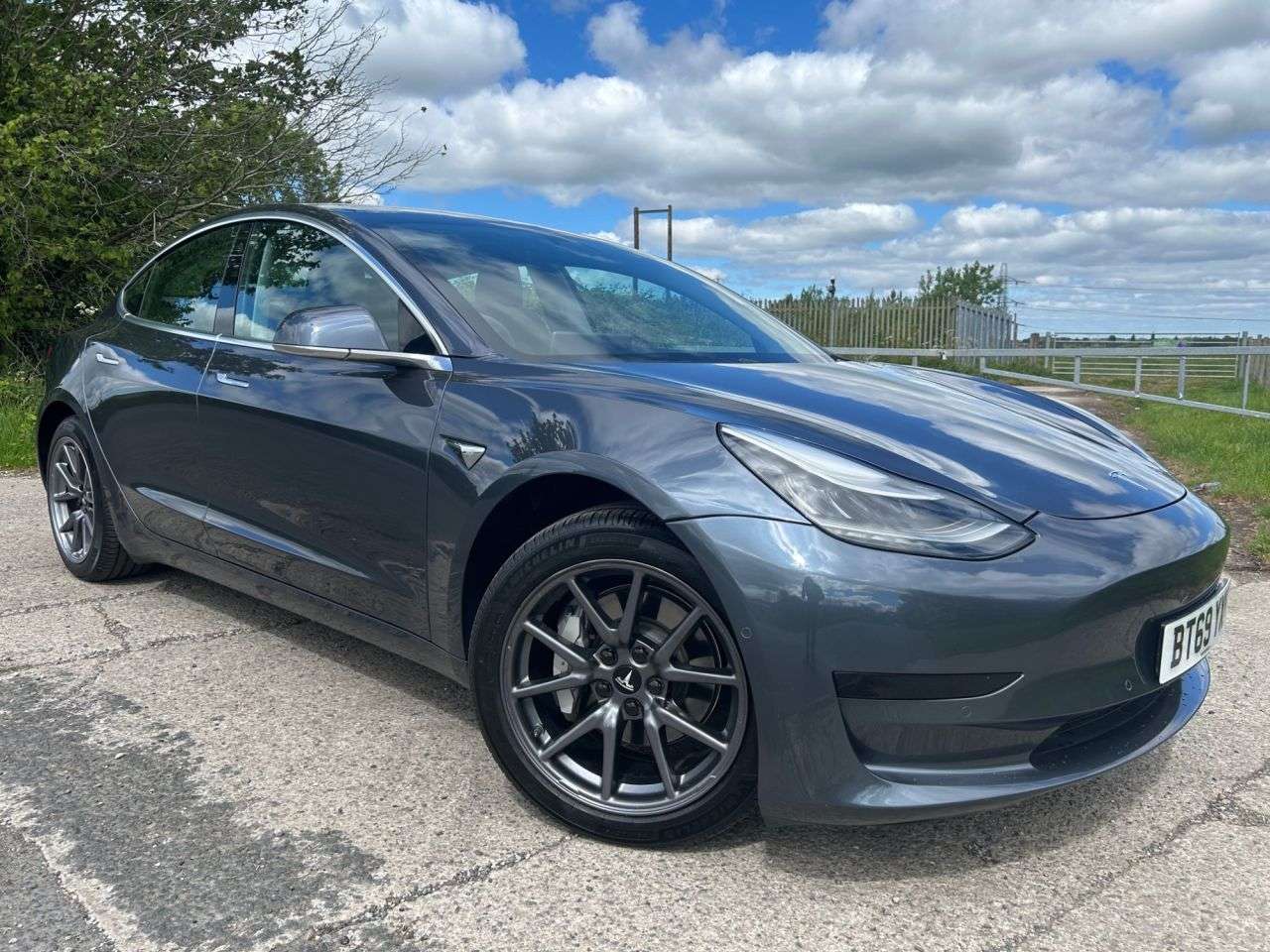 A 2019 TESLA MODEL 3 Standard Range Plus Saloon 4dr Electric Auto RWD (241 bhp) A 2019 TESLA MODEL 3 Standard Range Plus Saloon 4dr Electric Auto RWD (241 bhp)