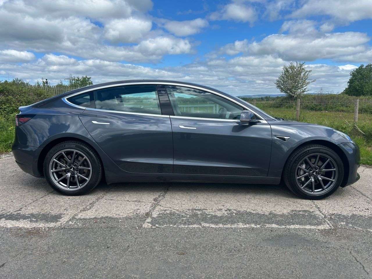 A 2019 TESLA MODEL 3 Standard Range Plus Saloon 4dr Electric Auto RWD (241 bhp) A 2019 TESLA MODEL 3 Standard Range Plus Saloon 4dr Electric Auto RWD (241 bhp)