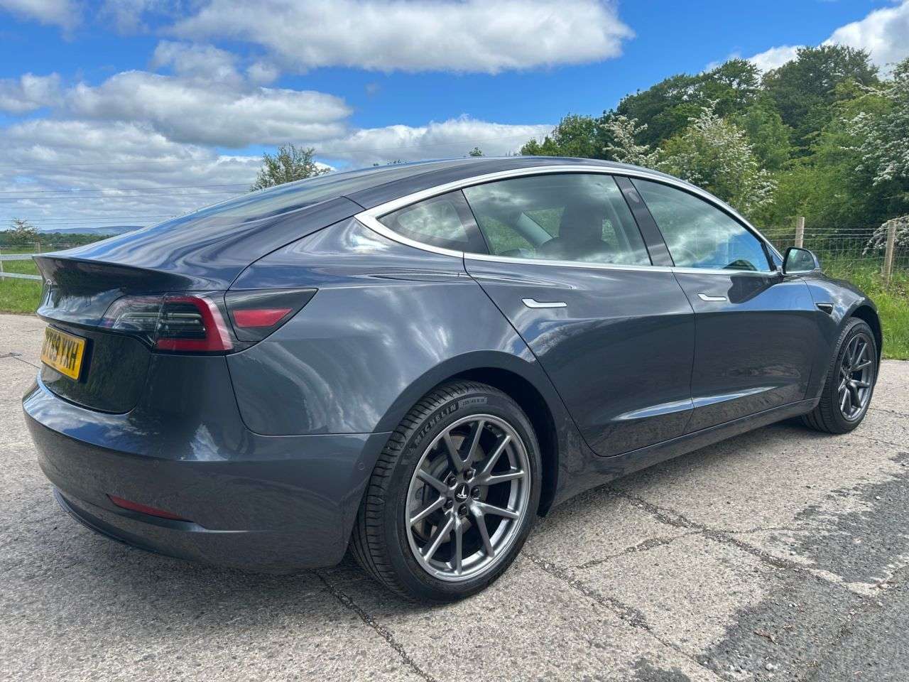 A 2019 TESLA MODEL 3 Standard Range Plus Saloon 4dr Electric Auto RWD (241 bhp) A 2019 TESLA MODEL 3 Standard Range Plus Saloon 4dr Electric Auto RWD (241 bhp)