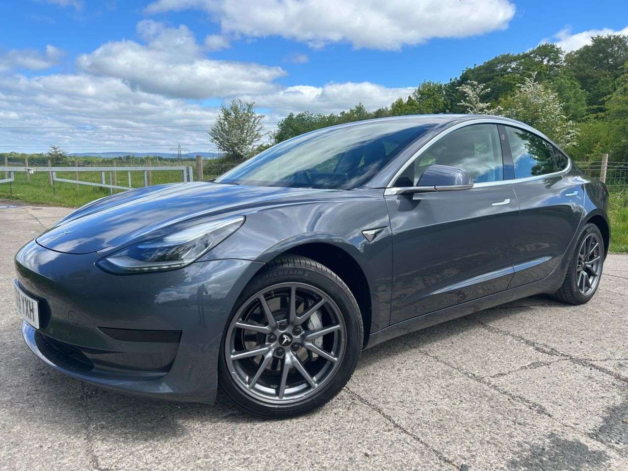 A 2019 TESLA MODEL 3 Standard Range Plus Saloon 4dr Electric Auto RWD (241 bhp) A 2019 TESLA MODEL 3 Standard Range Plus Saloon 4dr Electric Auto RWD (241 bhp)