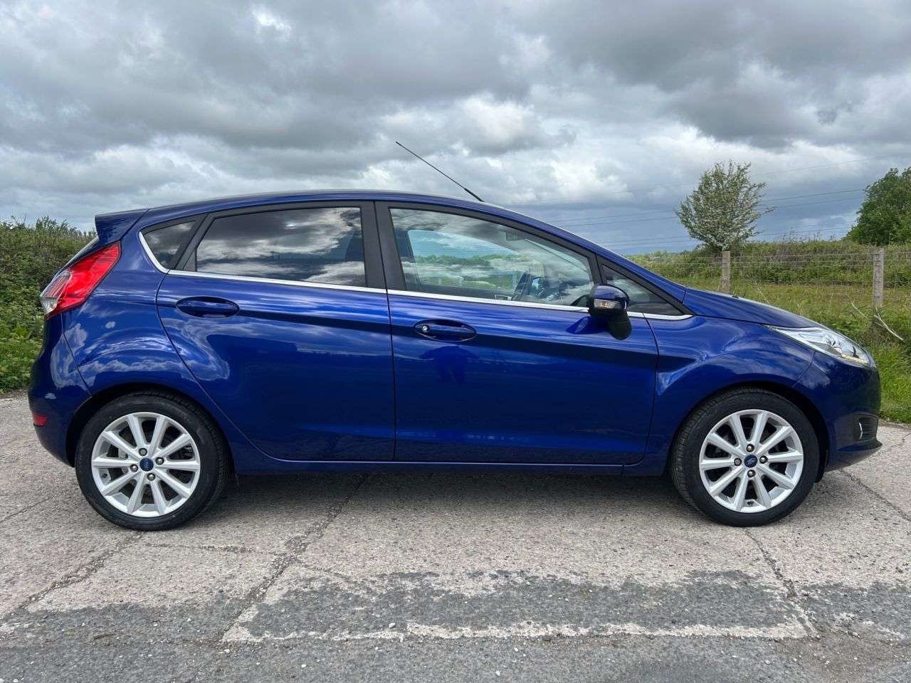 A 2016 FORD FIESTA 1.0T EcoBoost Titanium Hatchback 5dr Petrol Manual Euro 6 (s/s) (100 ps) LO A 2016 FORD FIESTA 1.0T EcoBoost Titanium Hatchback 5dr Petrol Manual Euro 6 (s/s) (100 ps) LO