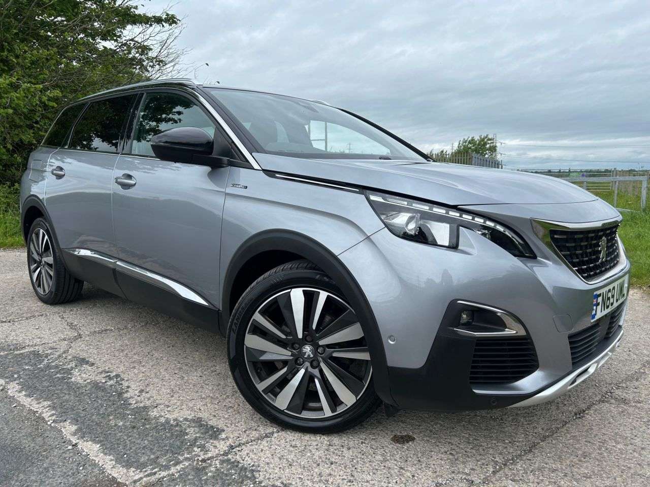 A 2019 PEUGEOT 5008 1.2 PureTech GT Line Premium SUV 5dr Petrol EAT Euro 6 (s/s) (130 ps) HEATE A 2019 PEUGEOT 5008 1.2 PureTech GT Line Premium SUV 5dr Petrol EAT Euro 6 (s/s) (130 ps) HEATE