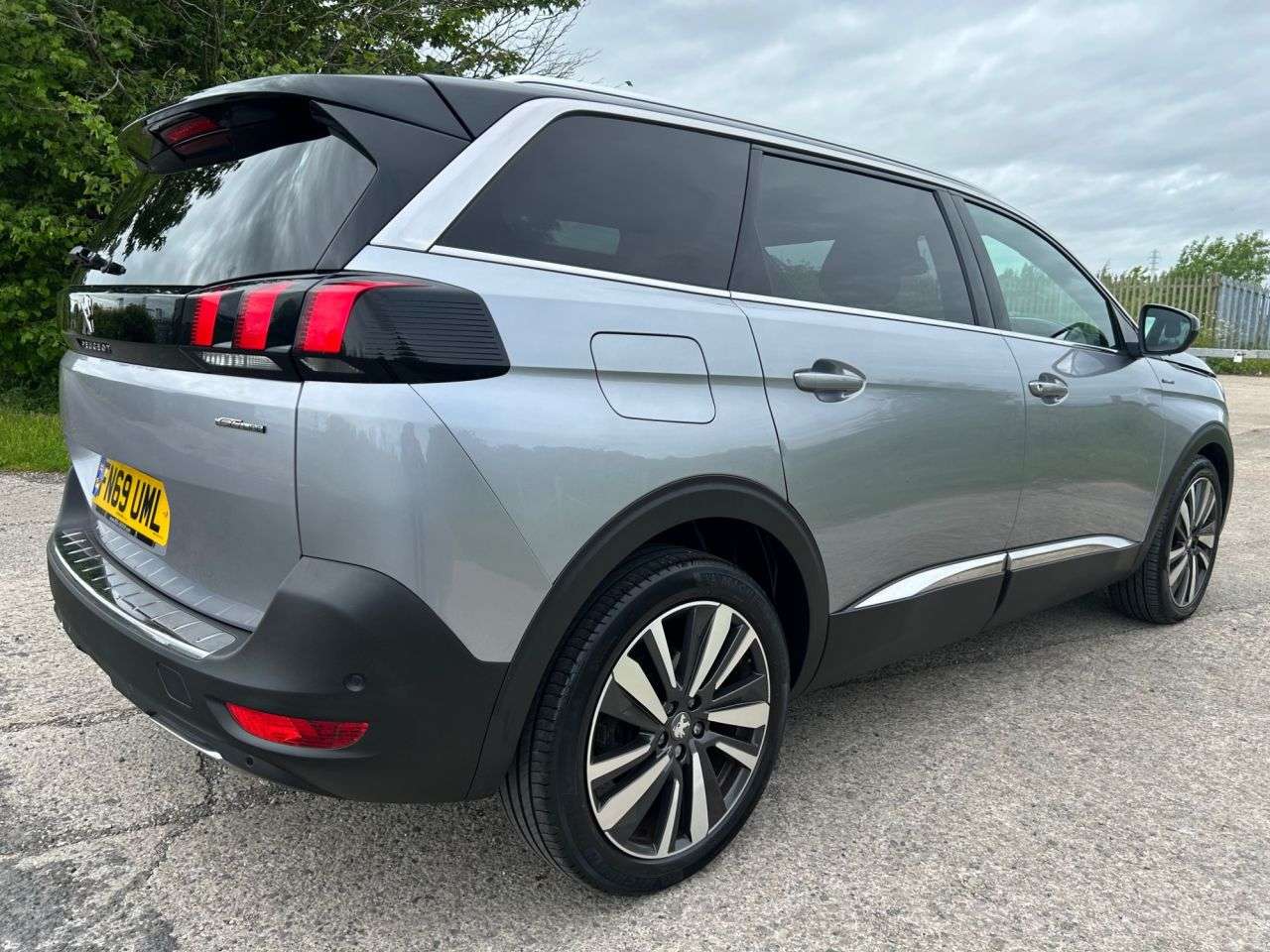 2019 PEUGEOT 5008 2019 PEUGEOT 5008