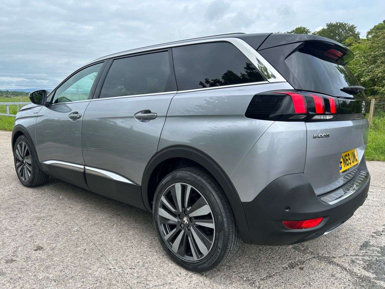 2019 PEUGEOT 5008 2019 PEUGEOT 5008