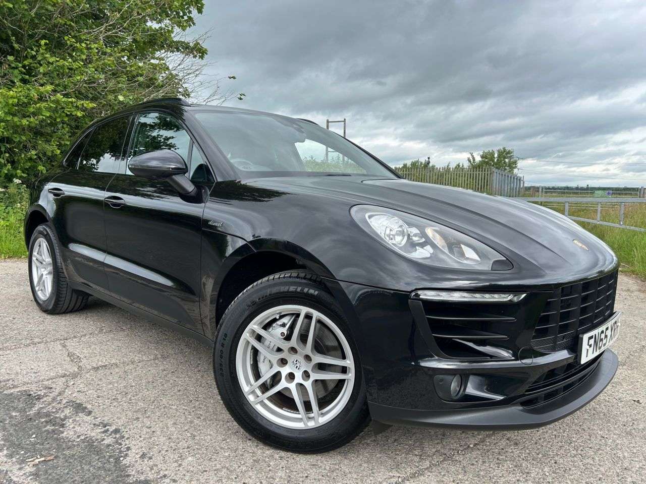 A 2015 PORSCHE MACAN 3.0 TD V6 S SUV 5dr Diesel PDK 4WD Euro 6 (s/s) (258 ps) POWERED TAILGATE + A 2015 PORSCHE MACAN 3.0 TD V6 S SUV 5dr Diesel PDK 4WD Euro 6 (s/s) (258 ps) POWERED TAILGATE +