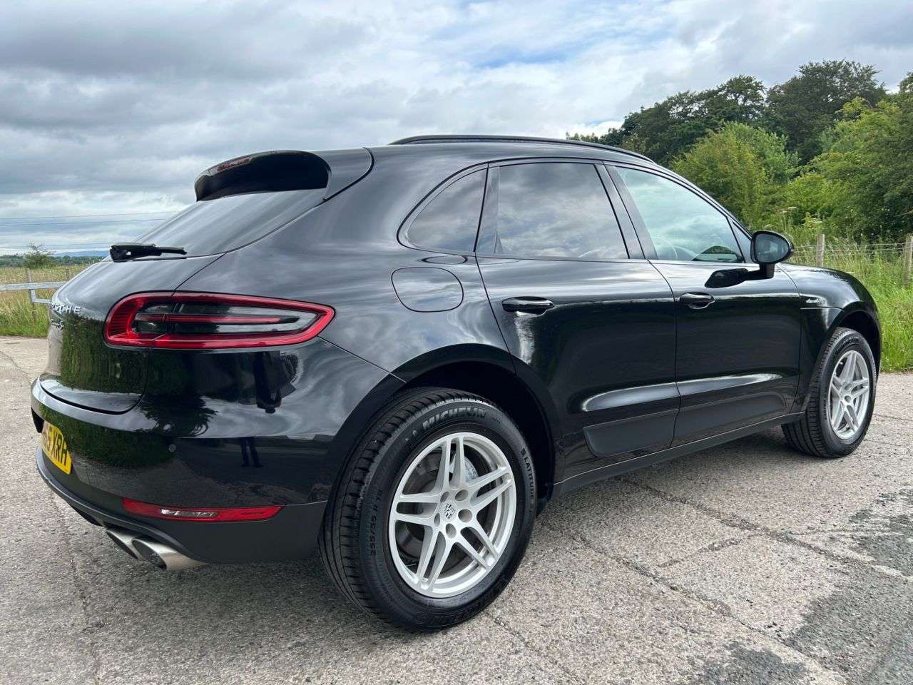 A 2015 PORSCHE MACAN 3.0 TD V6 S SUV 5dr Diesel PDK 4WD Euro 6 (s/s) (258 ps) POWERED TAILGATE + A 2015 PORSCHE MACAN 3.0 TD V6 S SUV 5dr Diesel PDK 4WD Euro 6 (s/s) (258 ps) POWERED TAILGATE +