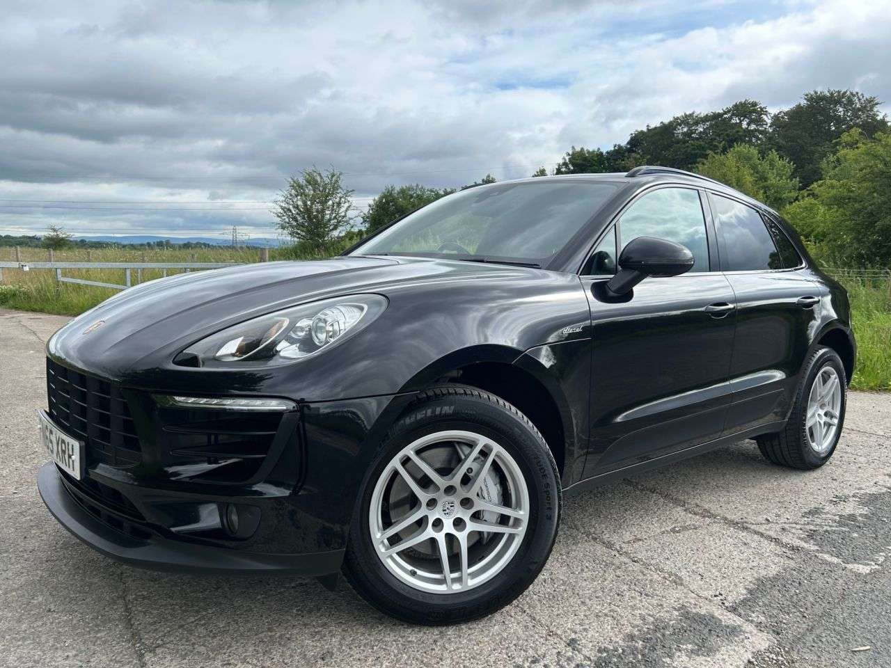 A 2015 PORSCHE MACAN 3.0 TD V6 S SUV 5dr Diesel PDK 4WD Euro 6 (s/s) (258 ps) POWERED TAILGATE + A 2015 PORSCHE MACAN 3.0 TD V6 S SUV 5dr Diesel PDK 4WD Euro 6 (s/s) (258 ps) POWERED TAILGATE +