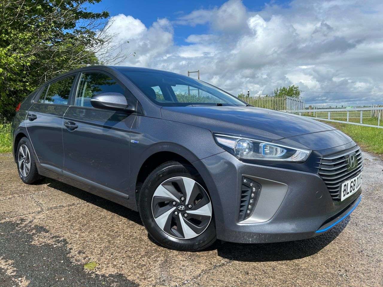 A 2018 HYUNDAI IONIQ 1.6 h-GDi GPF SE Hatchback 5dr Petrol Hybrid DCT Euro 6 (s/s) (141 ps) A 2018 HYUNDAI IONIQ 1.6 h-GDi GPF SE Hatchback 5dr Petrol Hybrid DCT Euro 6 (s/s) (141 ps)