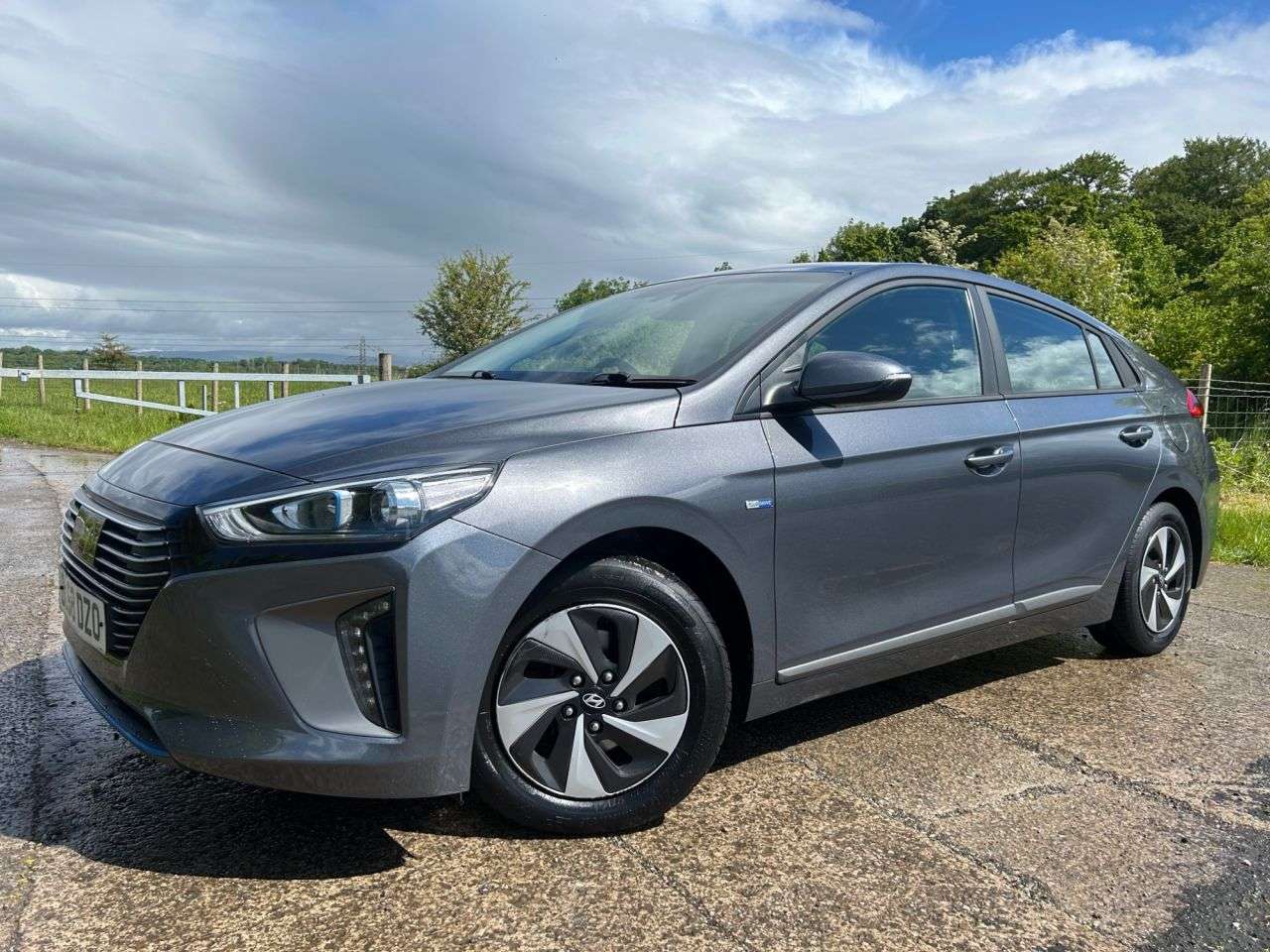 A 2018 HYUNDAI IONIQ 1.6 h-GDi GPF SE Hatchback 5dr Petrol Hybrid DCT Euro 6 (s/s) (141 ps) A 2018 HYUNDAI IONIQ 1.6 h-GDi GPF SE Hatchback 5dr Petrol Hybrid DCT Euro 6 (s/s) (141 ps)