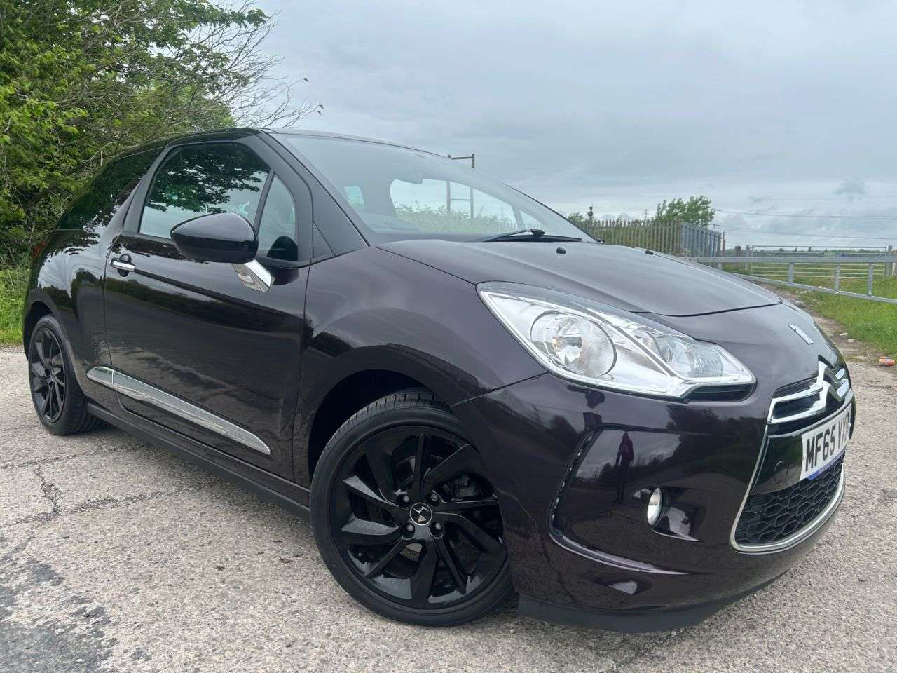 A 2015 DS AUTOMOBILES DS 3 1.2 PureTech DStyle Nav Hatchback 3dr Petrol Manual Euro 6 (s/s) (110 ps) P A 2015 DS AUTOMOBILES DS 3 1.2 PureTech DStyle Nav Hatchback 3dr Petrol Manual Euro 6 (s/s) (110 ps) P