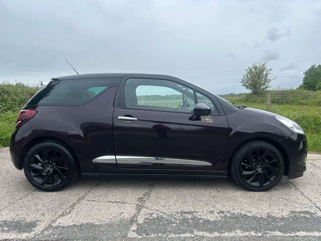 A 2015 DS AUTOMOBILES DS 3 1.2 PureTech DStyle Nav Hatchback 3dr Petrol Manual Euro 6 (s/s) (110 ps) P A 2015 DS AUTOMOBILES DS 3 1.2 PureTech DStyle Nav Hatchback 3dr Petrol Manual Euro 6 (s/s) (110 ps) P