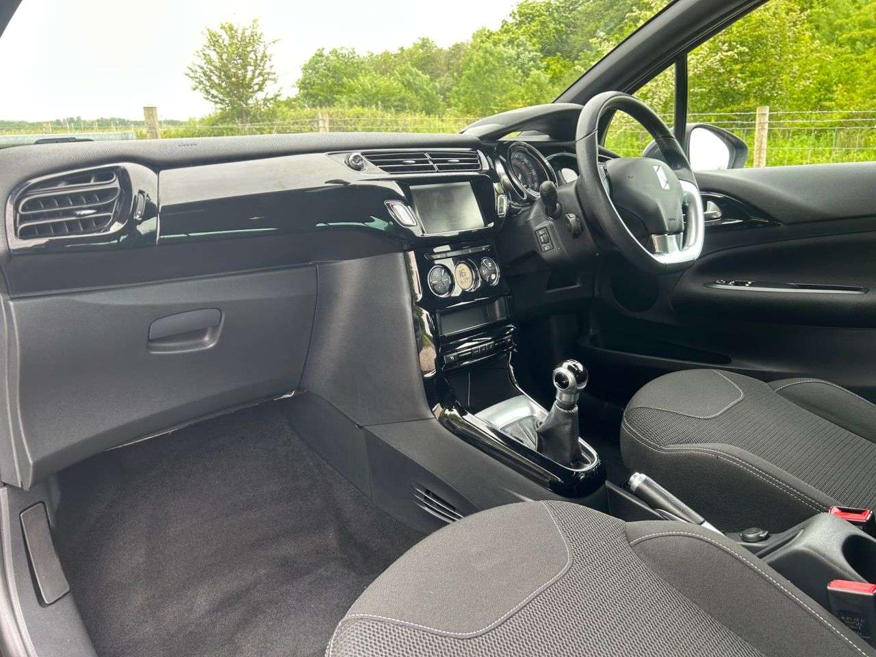 2015 DS AUTOMOBILES DS 3 2015 DS AUTOMOBILES DS 3