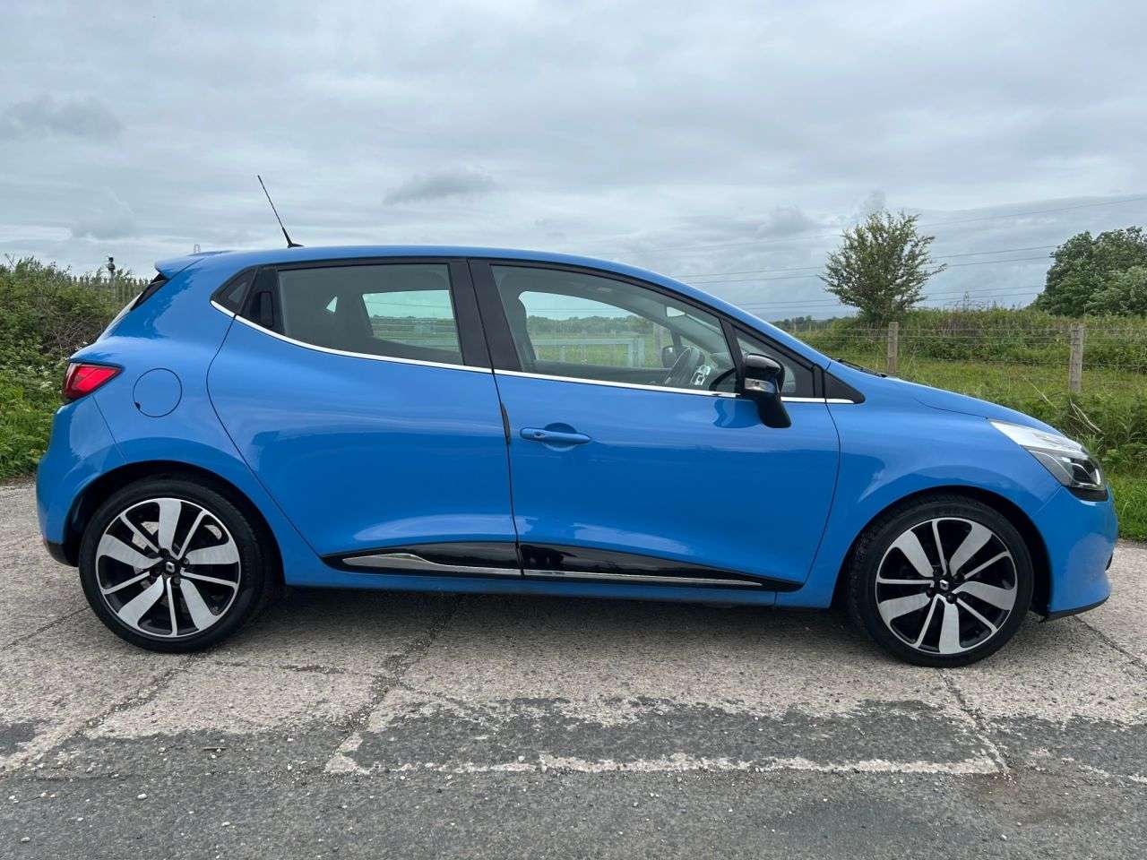 A 2014 RENAULT CLIO 1.5 dCi Dynamique S MediaNav Hatchback 5dr Diesel EDC Euro 5 (90 ps) A 2014 RENAULT CLIO 1.5 dCi Dynamique S MediaNav Hatchback 5dr Diesel EDC Euro 5 (90 ps)