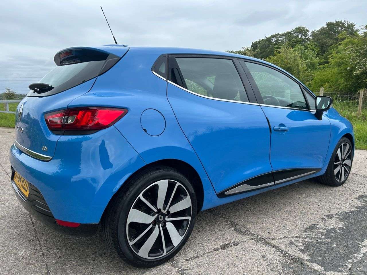 A 2014 RENAULT CLIO 1.5 dCi Dynamique S MediaNav Hatchback 5dr Diesel EDC Euro 5 (90 ps) A 2014 RENAULT CLIO 1.5 dCi Dynamique S MediaNav Hatchback 5dr Diesel EDC Euro 5 (90 ps)