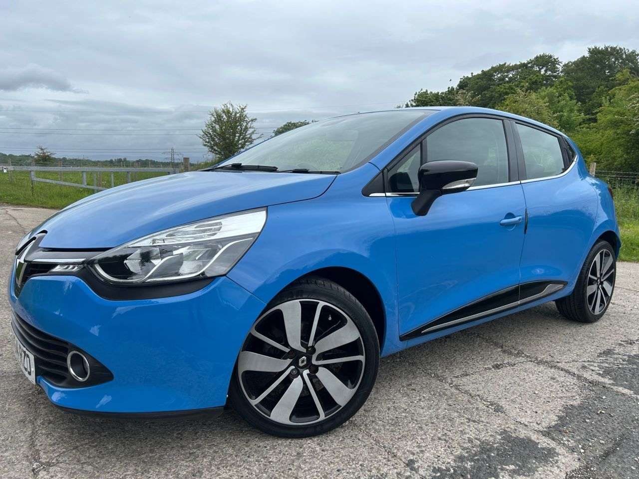 A 2014 RENAULT CLIO 1.5 dCi Dynamique S MediaNav Hatchback 5dr Diesel EDC Euro 5 (90 ps) A 2014 RENAULT CLIO 1.5 dCi Dynamique S MediaNav Hatchback 5dr Diesel EDC Euro 5 (90 ps)