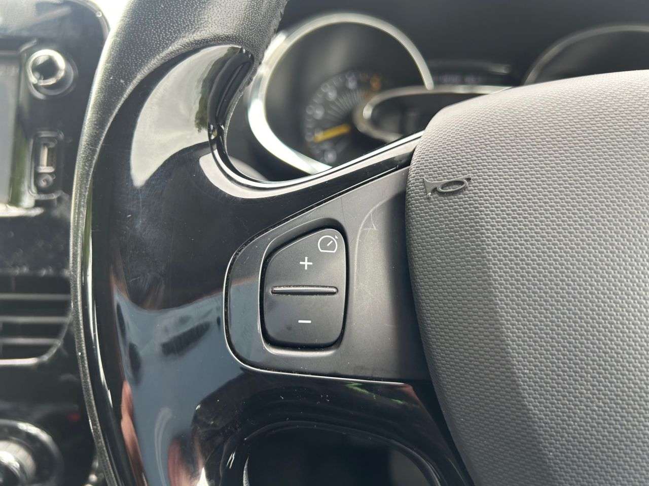 2014 RENAULT CLIO 2014 RENAULT CLIO