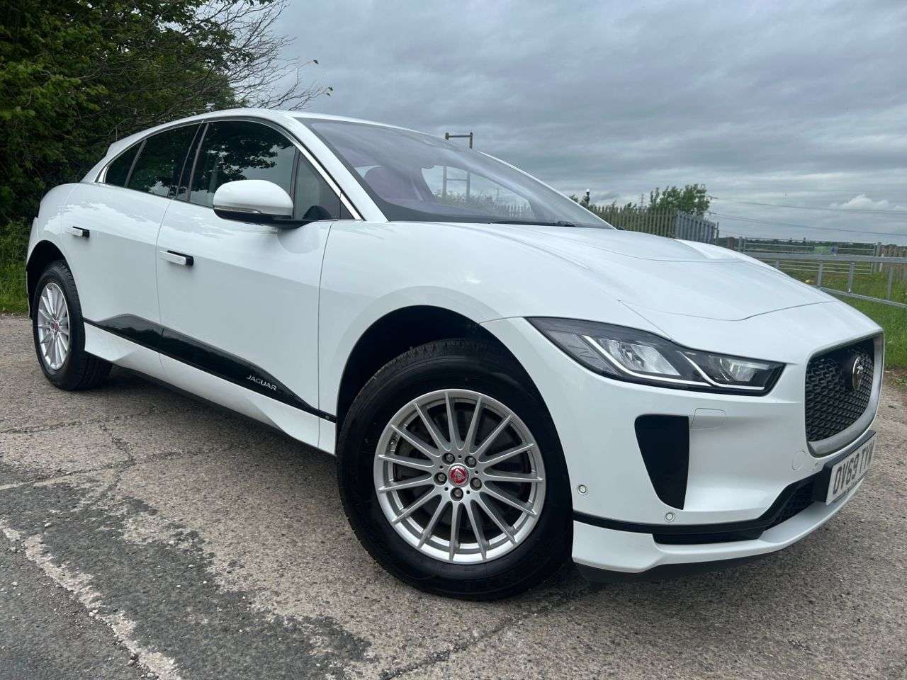 A 2019 JAGUAR I-PACE 400 90kWh S SUV 5dr Electric Auto 4WD (400 ps) A 2019 JAGUAR I-PACE 400 90kWh S SUV 5dr Electric Auto 4WD (400 ps)