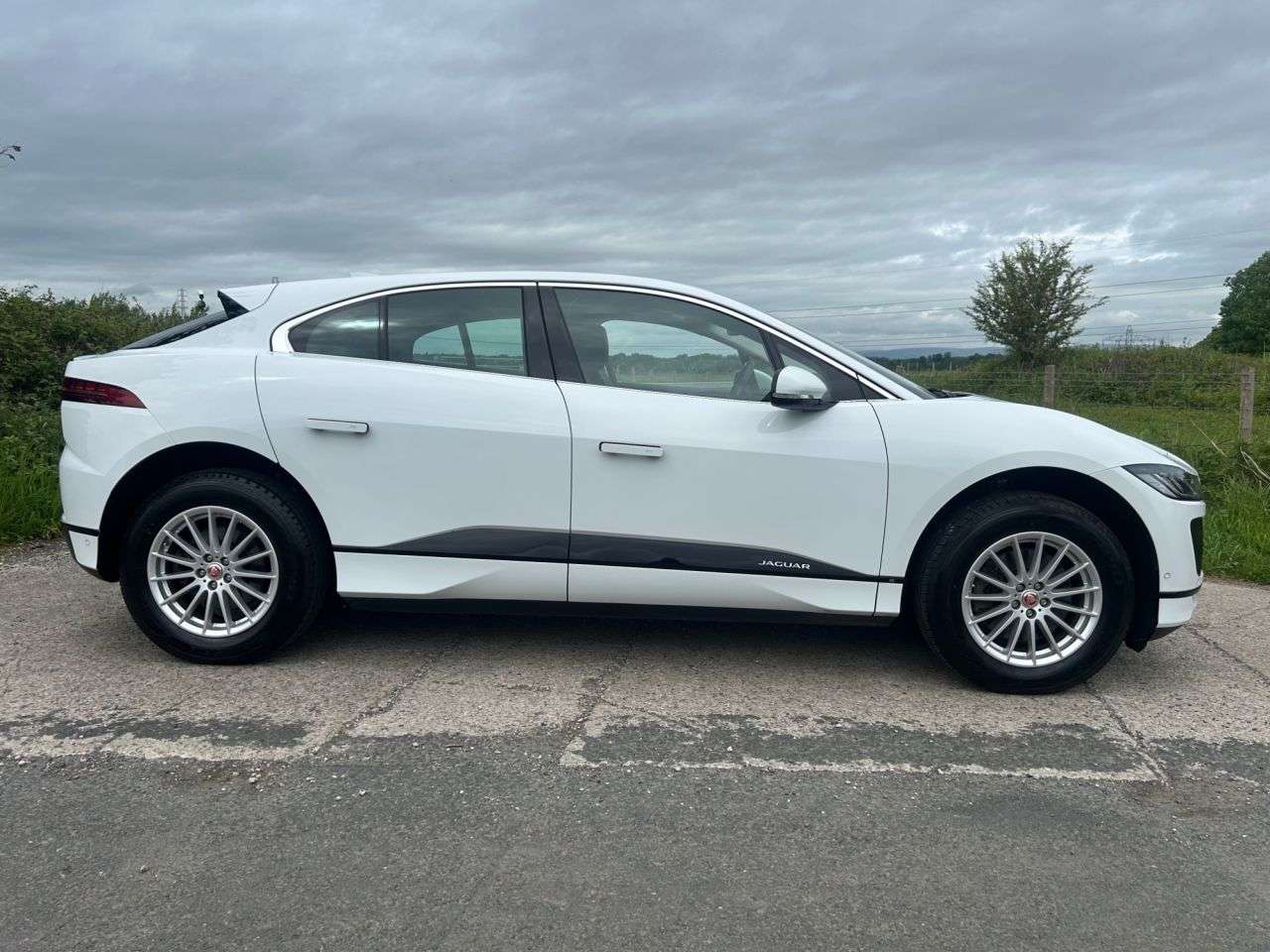 A 2019 JAGUAR I-PACE 400 90kWh S SUV 5dr Electric Auto 4WD (400 ps) A 2019 JAGUAR I-PACE 400 90kWh S SUV 5dr Electric Auto 4WD (400 ps)