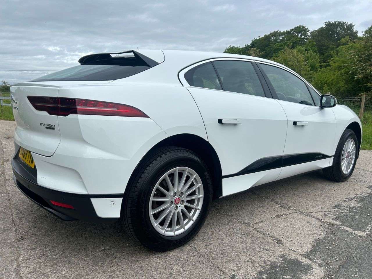 A 2019 JAGUAR I-PACE 400 90kWh S SUV 5dr Electric Auto 4WD (400 ps) A 2019 JAGUAR I-PACE 400 90kWh S SUV 5dr Electric Auto 4WD (400 ps)