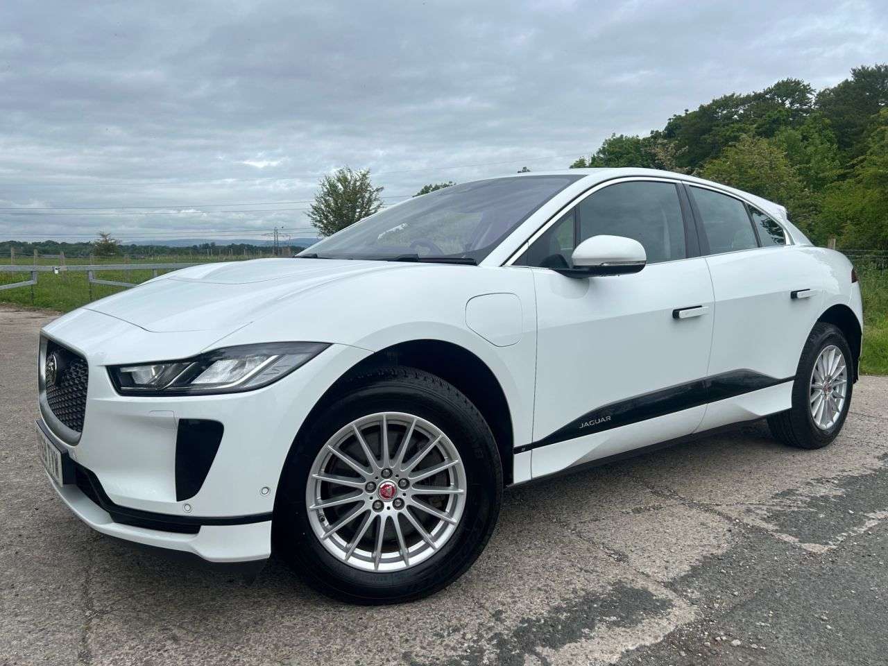 A 2019 JAGUAR I-PACE 400 90kWh S SUV 5dr Electric Auto 4WD (400 ps) A 2019 JAGUAR I-PACE 400 90kWh S SUV 5dr Electric Auto 4WD (400 ps)