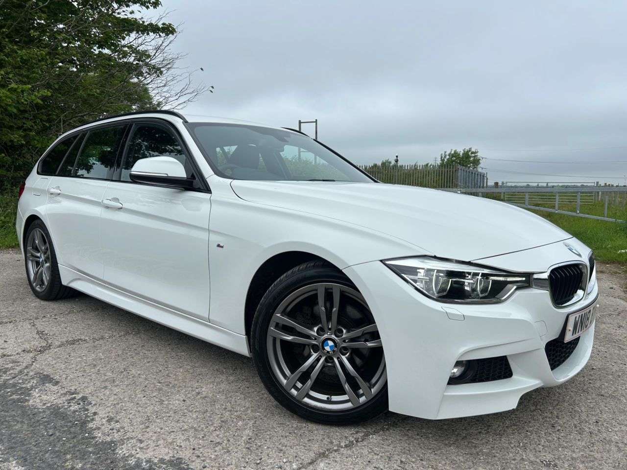 A 2018 BMW 3 SERIES 2.0 320d M Sport Touring 5dr Diesel Manual Euro 6 (s/s) (190 ps) A 2018 BMW 3 SERIES 2.0 320d M Sport Touring 5dr Diesel Manual Euro 6 (s/s) (190 ps)