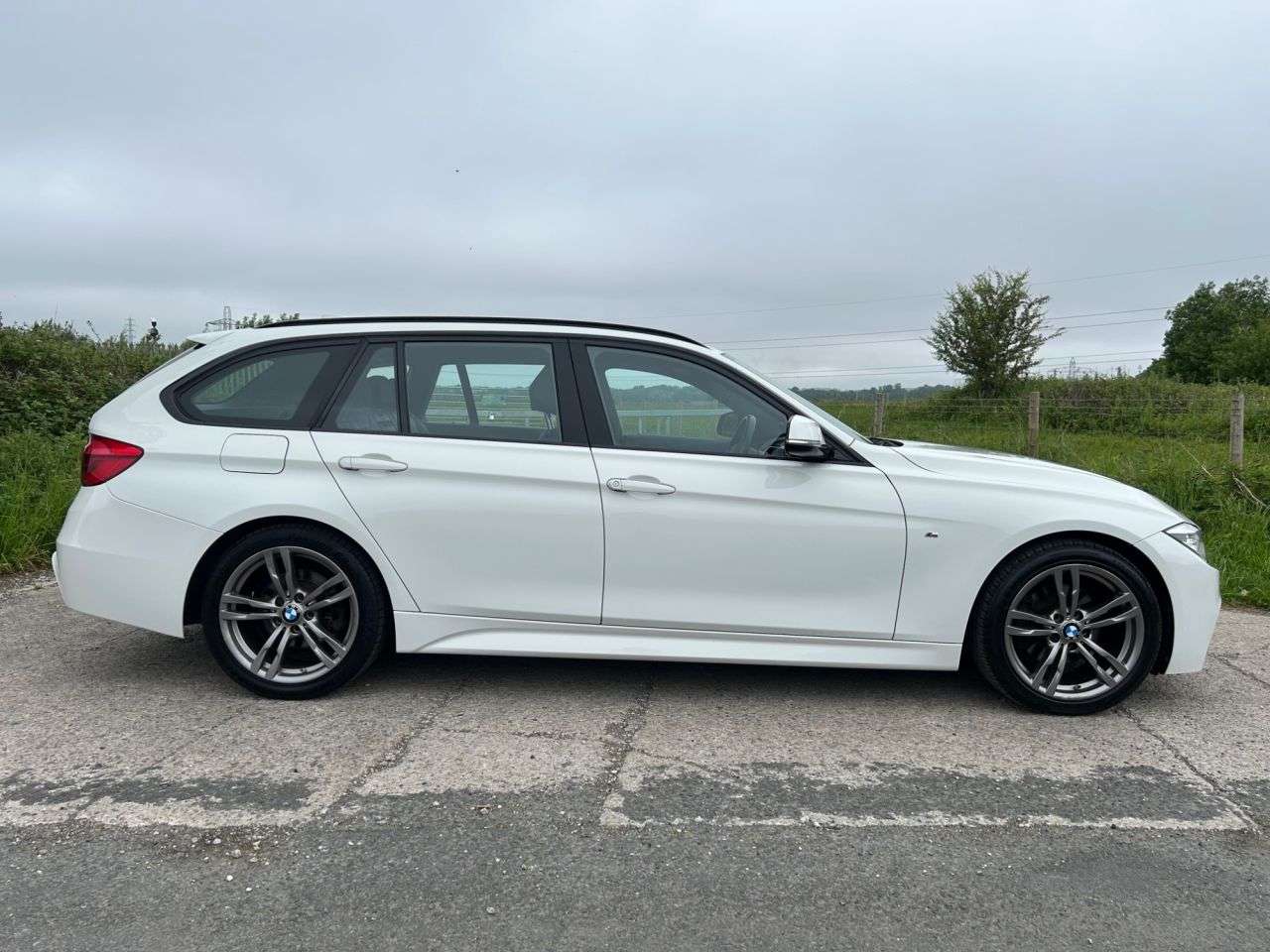 A 2018 BMW 3 SERIES 2.0 320d M Sport Touring 5dr Diesel Manual Euro 6 (s/s) (190 ps) A 2018 BMW 3 SERIES 2.0 320d M Sport Touring 5dr Diesel Manual Euro 6 (s/s) (190 ps)