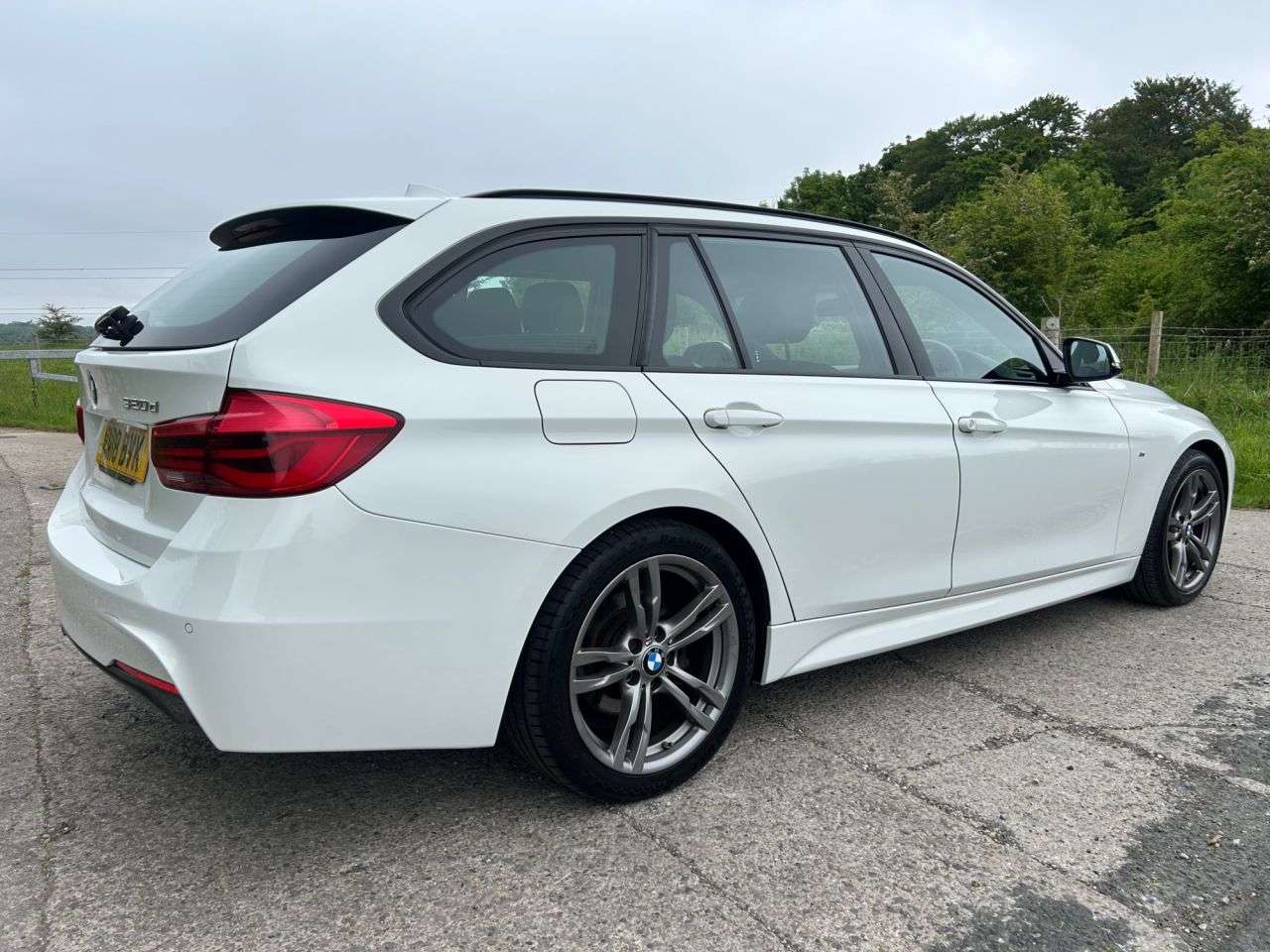 A 2018 BMW 3 SERIES 2.0 320d M Sport Touring 5dr Diesel Manual Euro 6 (s/s) (190 ps) A 2018 BMW 3 SERIES 2.0 320d M Sport Touring 5dr Diesel Manual Euro 6 (s/s) (190 ps)