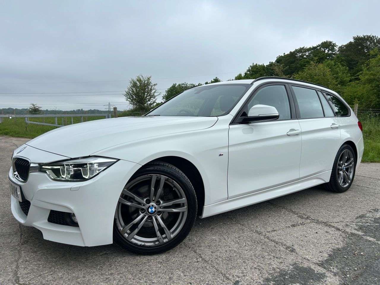A 2018 BMW 3 SERIES 2.0 320d M Sport Touring 5dr Diesel Manual Euro 6 (s/s) (190 ps) A 2018 BMW 3 SERIES 2.0 320d M Sport Touring 5dr Diesel Manual Euro 6 (s/s) (190 ps)