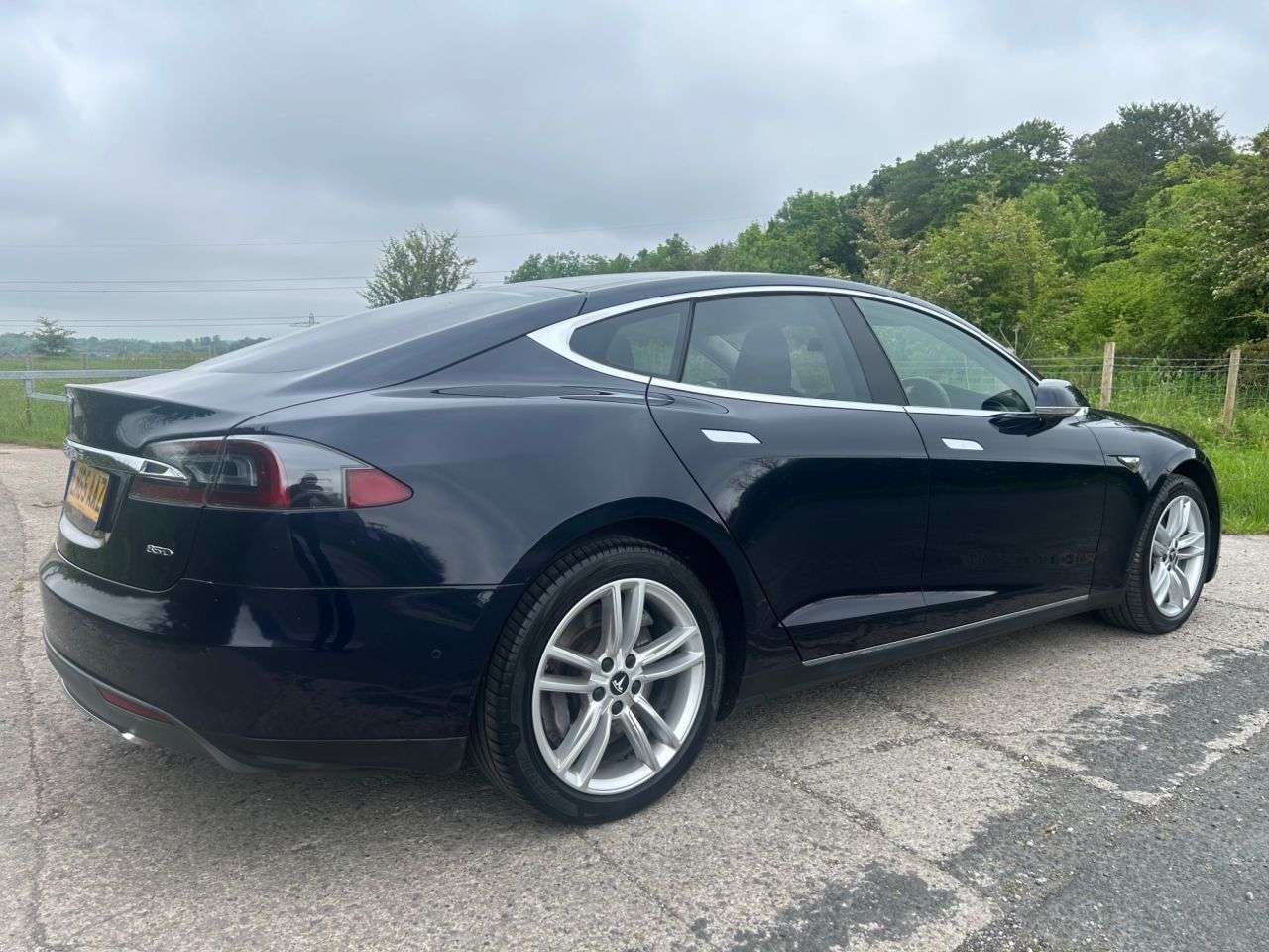 A 2015 TESLA MODEL S 85D (Dual Motor) Hatchback 5dr Electric Auto 4WD (422 bhp) A 2015 TESLA MODEL S 85D (Dual Motor) Hatchback 5dr Electric Auto 4WD (422 bhp)